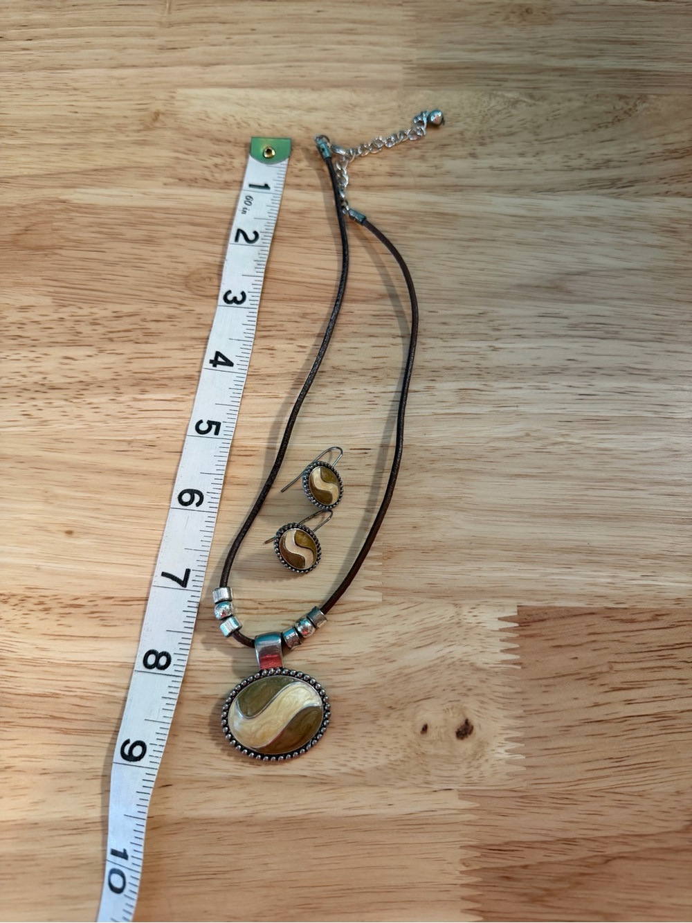 Brown Stone Pendant Necklace and Earrings Costume Jewelry Set - Picture 2 of 2